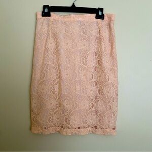 Women’s H&M Lace Peach skirt, size 10, lined, length 22 1/2 “